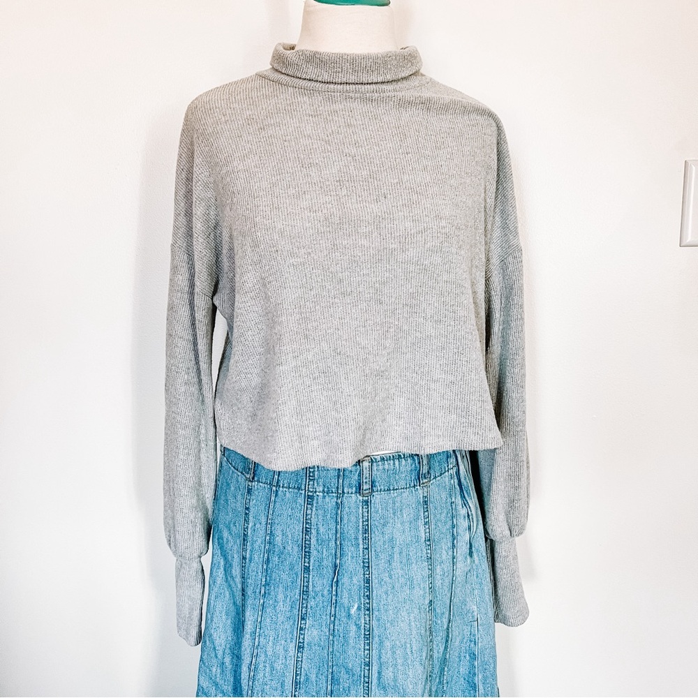 Everly | Gray Semi Cropped Turtleneck Sweater